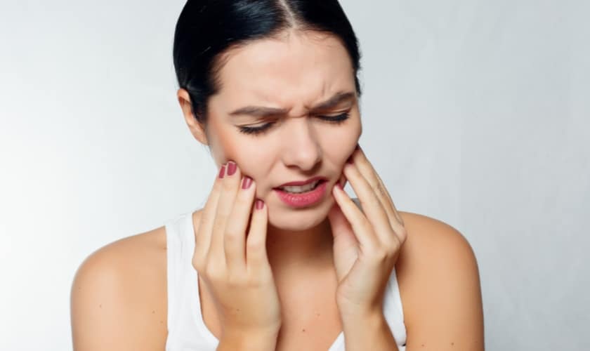 tooth pain spreading to the face